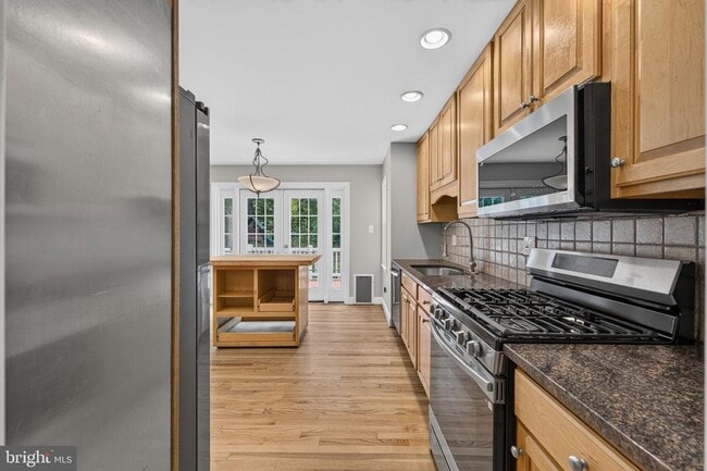 Building Photo - 6443 Walters Woods Dr