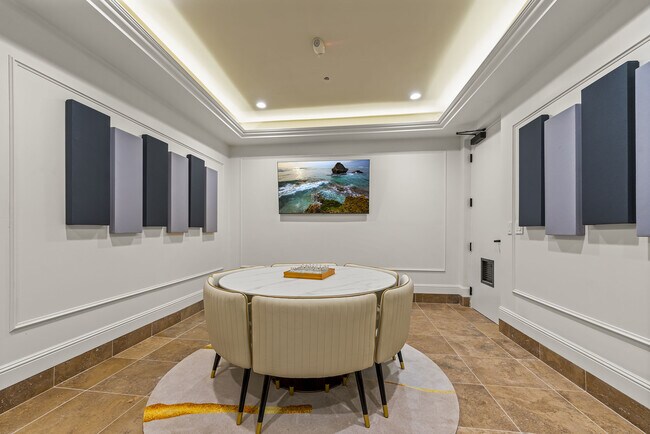 Building Photo - 1825 Pandora Ave