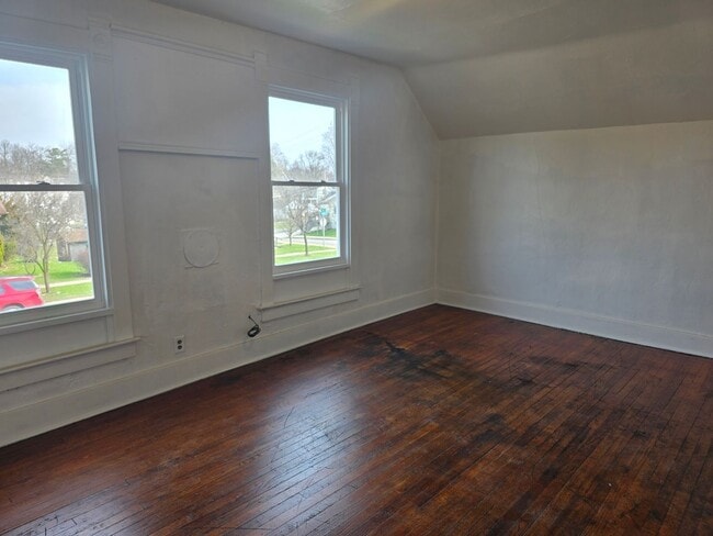 Building Photo - 536 E Center St