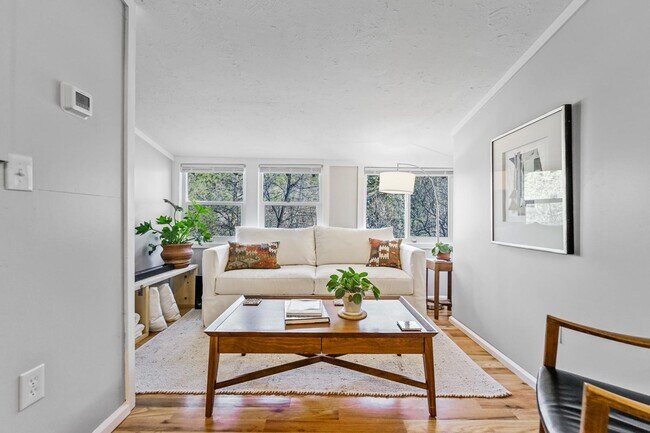 Primary Photo - 373 Bluff Ave