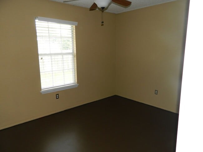 Building Photo - Charming Single Family Home in West Fayetteville!