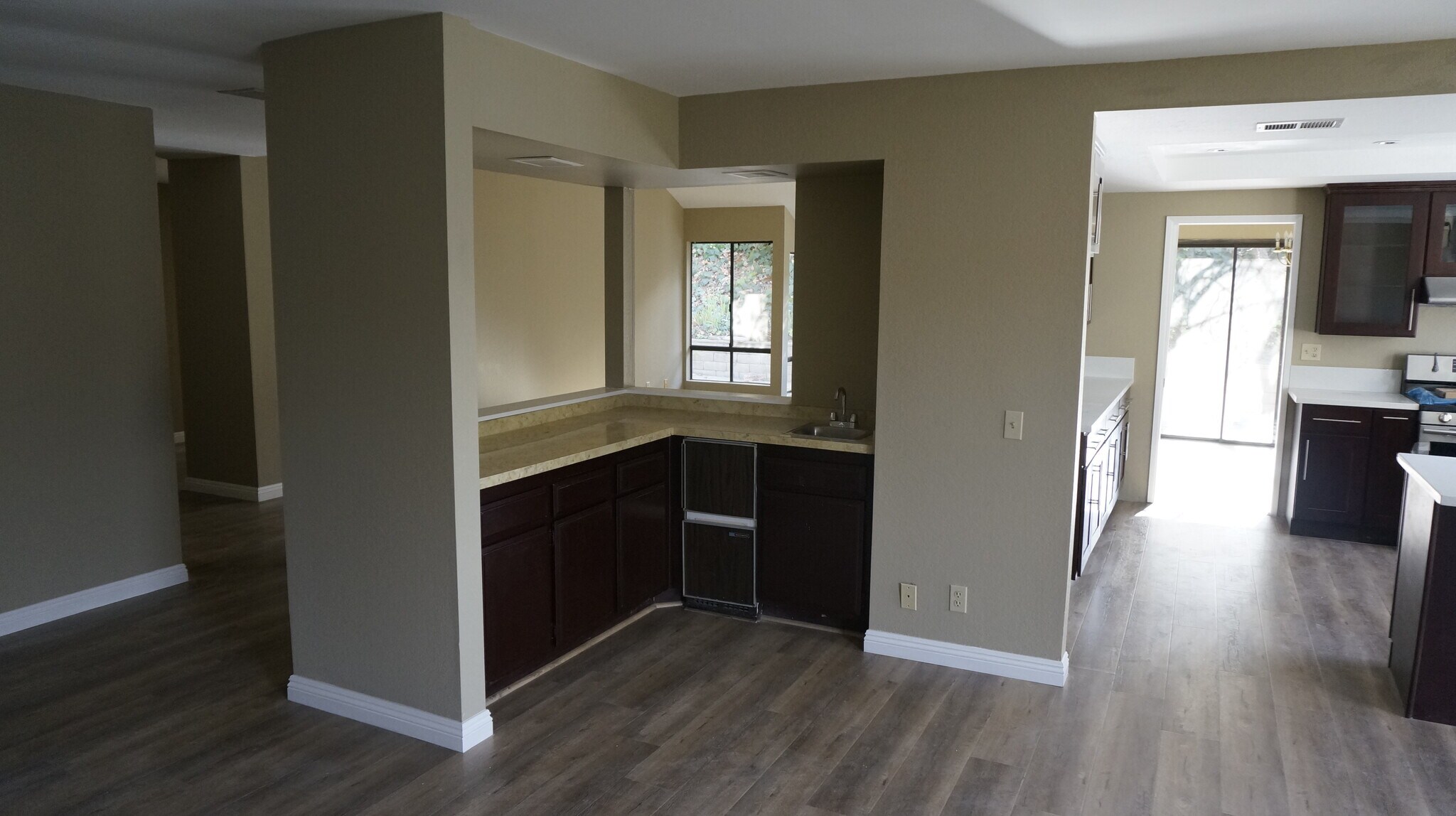 Wet Bar - 16268 Glencove Dr