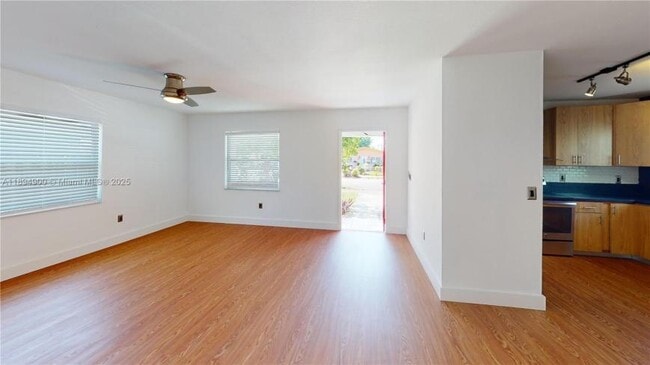 Building Photo - 3 bedroom in Hollywood FL 33021