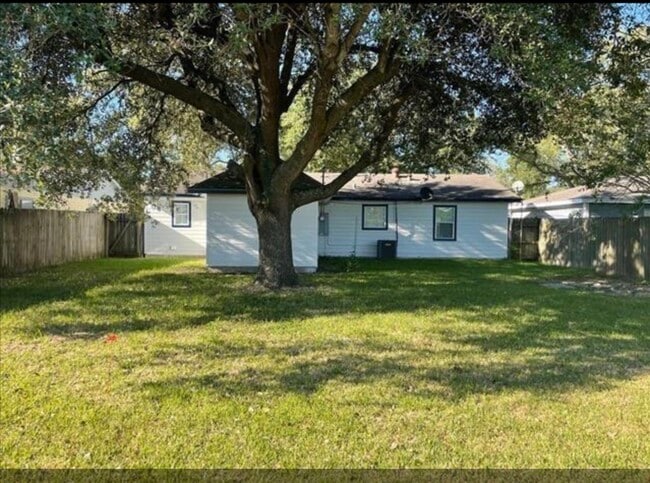 Building Photo - 8745 Kimberly Dr