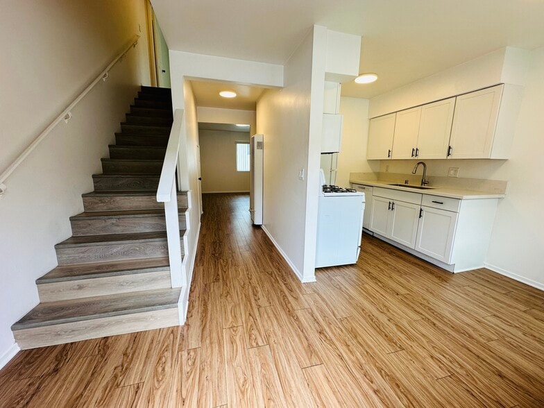 Primary Photo - 201 Ladera St