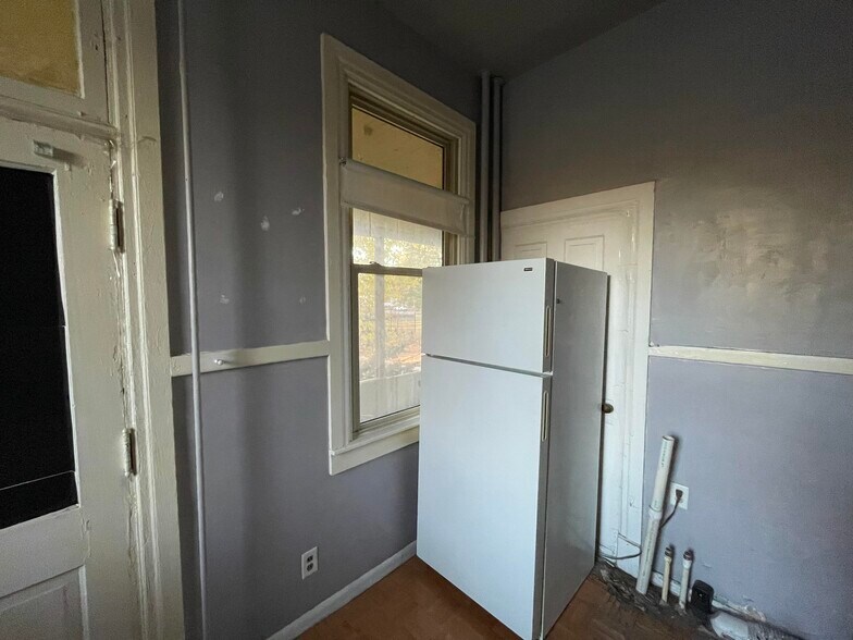 Building Photo - 1006 State St