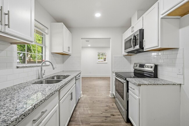 Building Photo - 1501 Maiden Ln