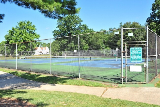 Building Photo - 393 Yorkshire Pl