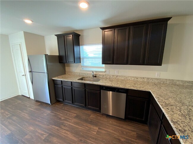 Building Photo - 208 Allington Cir