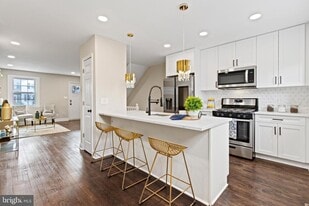 Building Photo - 1011 Bashford Ln