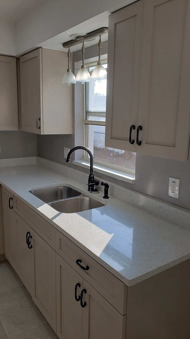 Building Photo - 651 16th St NW