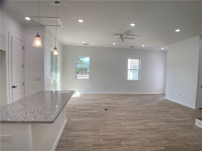 Building Photo - 255 Lourdes Ct