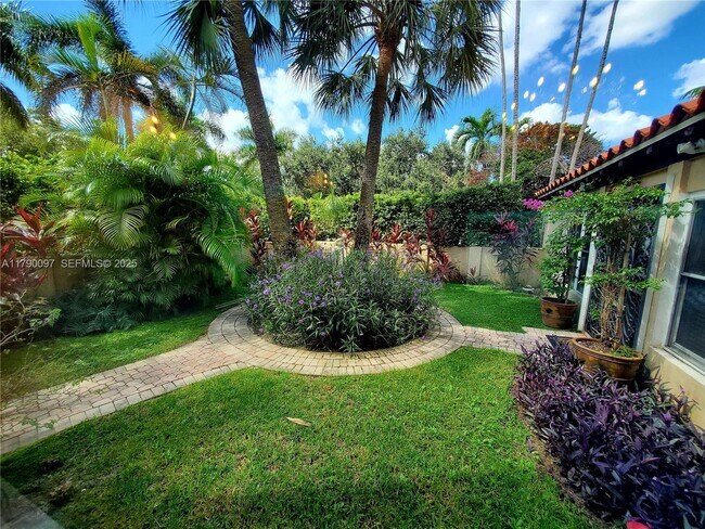 Building Photo - 339 NE 96th St