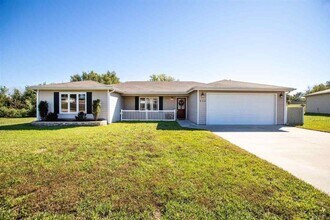 Building Photo - MINUTES FROM OGDEN GATE! LARGE BACKYARD!