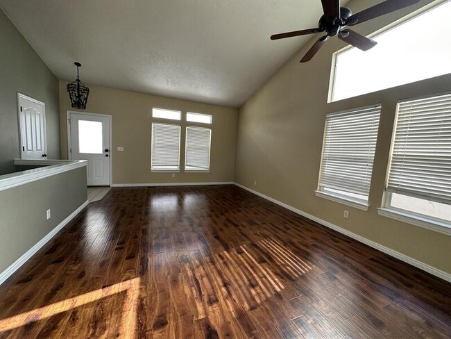 Building Photo - 113 Manilla Dr