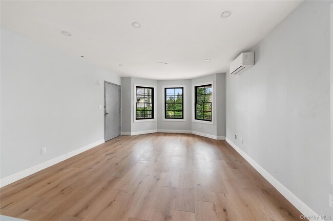 Building Photo - 356 S Tenth Ave