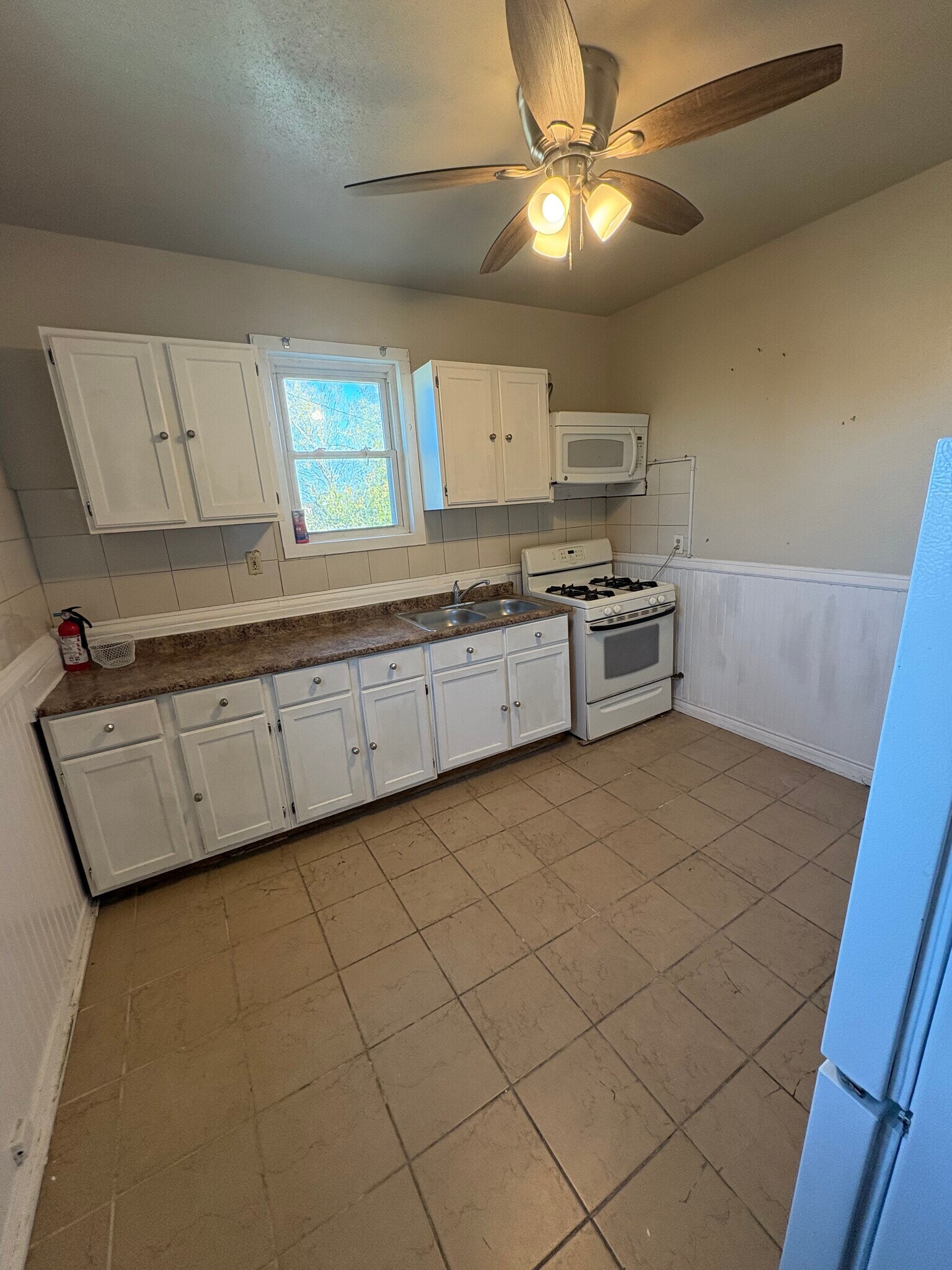 kitchen - 1657 S 11th St