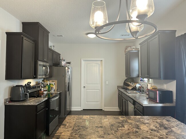 Building Photo - 345 Mcclelland Lp NE