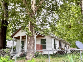 Building Photo - 149 S Dixon Ave