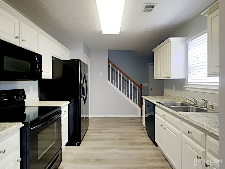 Building Photo - 1000 Borrington Ln