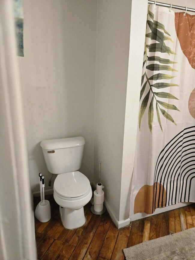 Building Photo - 226 Mt Elliott St