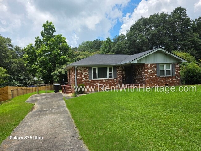 Building Photo - WOW!!! GORGEOUS RANCH WITH MANY UPGRADES / GREAT LOCATION/ PRIVATE YARD