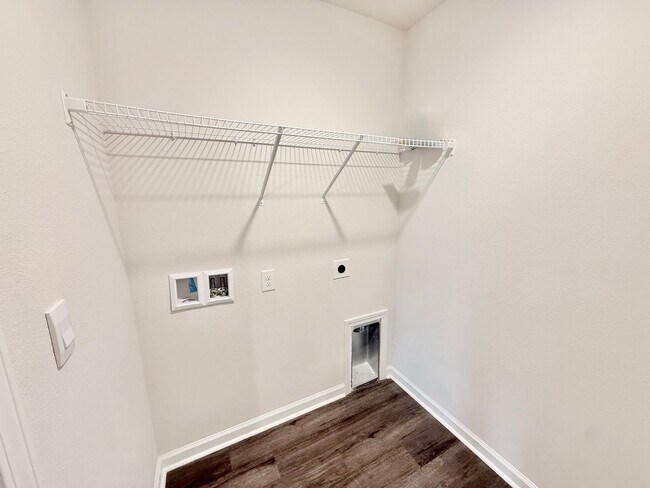 Building Photo - Spacious 4-Bedroom Home - Woodlands