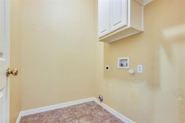 Building Photo - 5636 Country View Ln