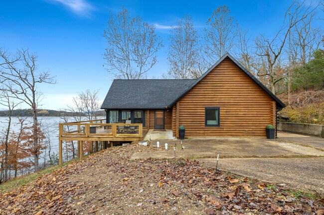 Building Photo - 19412 Pinecrest Ln