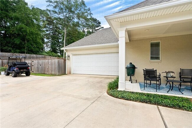 Building Photo - Spacious 4BR Home Near Auburn University –...
