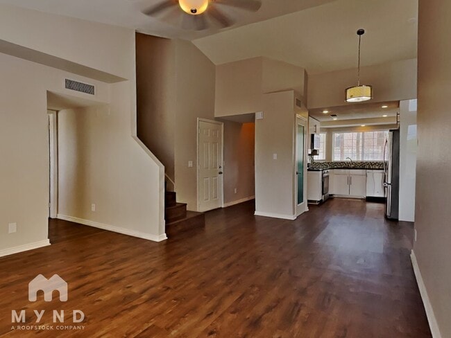 Building Photo - 413 W Renee Dr