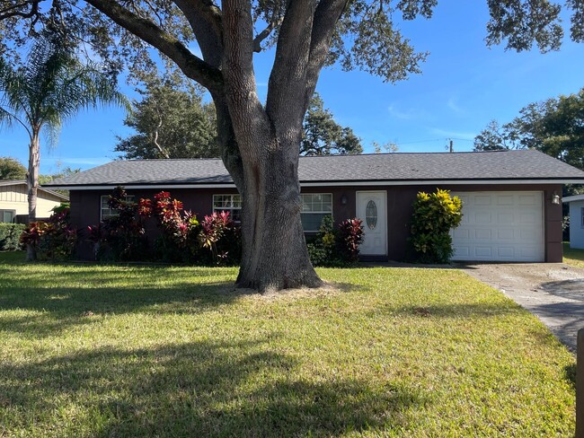 Building Photo - 3/2 Home in Winter Park Estates.