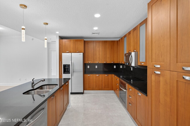 Building Photo - 1431 Riverplace Blvd