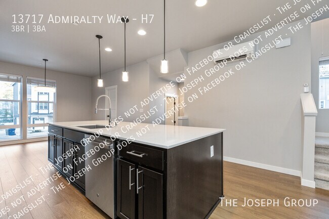 Building Photo - 13717 Admiralty Way