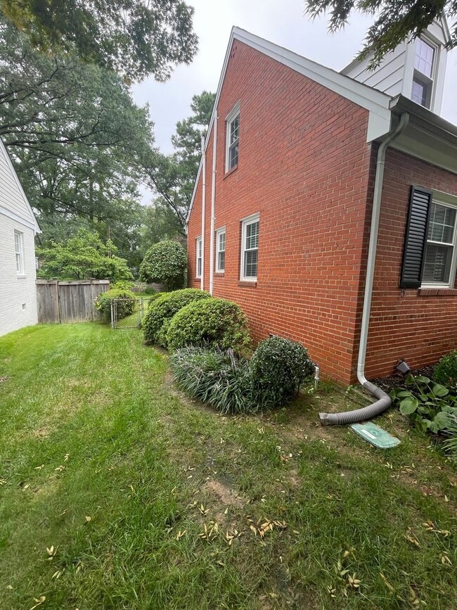 Building Photo - Charming Brick Cape in Colonial Place