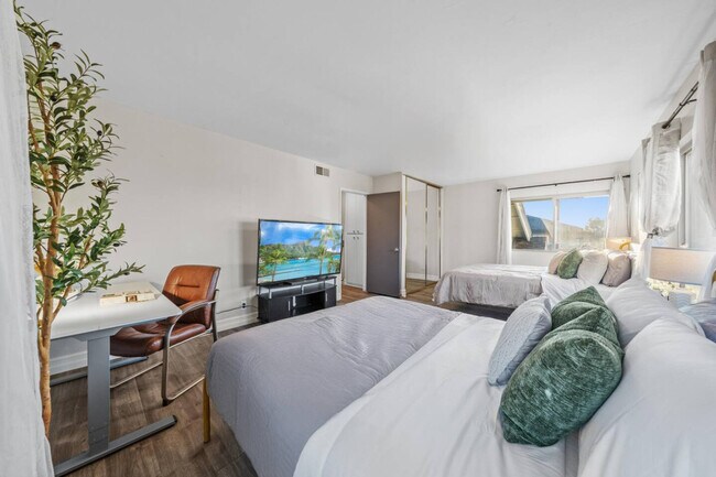 Building Photo - 13075 Old West Ave