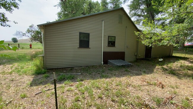 Building Photo - 3 Bedroom 1 Bath Rural Home Just South of ...