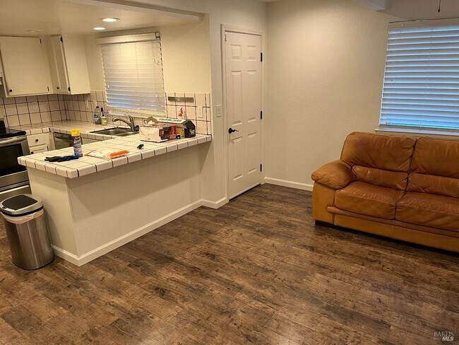 Building Photo - 329 E T St