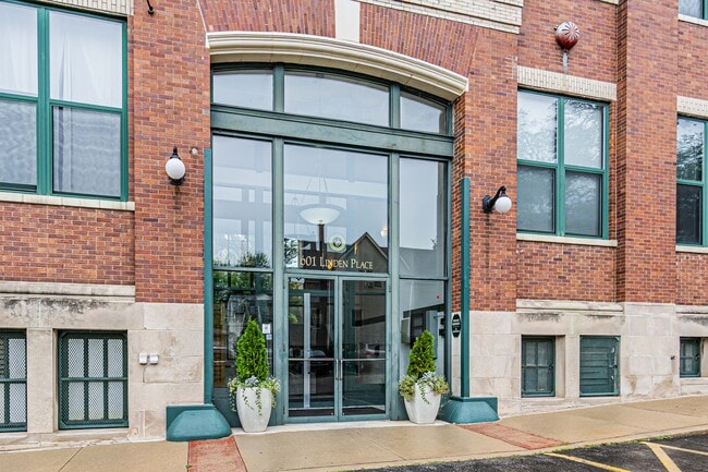 Building Photo - 601 Linden Pl