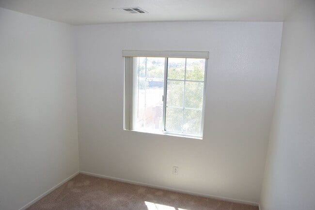 Building Photo - SPACIOUS AND ELEGANT TWO STORY HOME AT END...