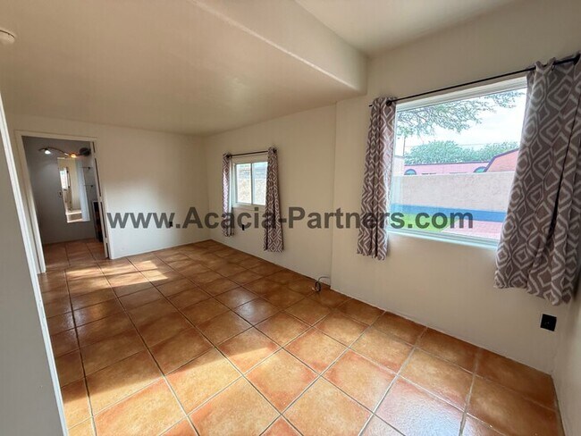 Building Photo - Spacious Four Bedroom Home