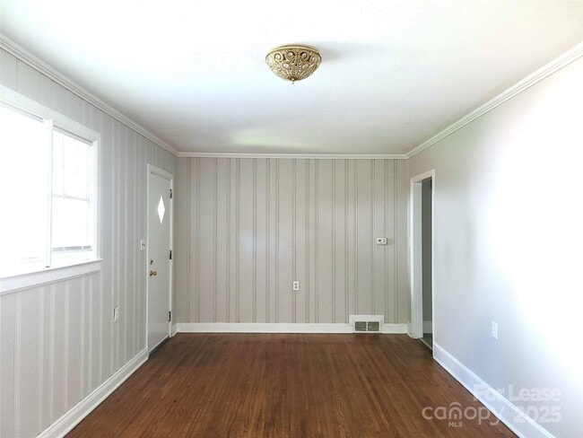 Building Photo - 88 Creswell Dr NE