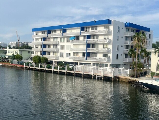Building Photo - 8530 Byron Ave