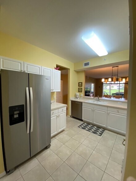 Building Photo - 3973 Bishopwood Ct E