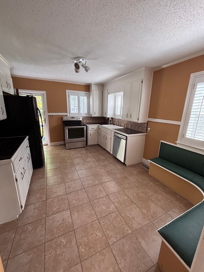 Building Photo - 2 bed 2 bath home in Historic District