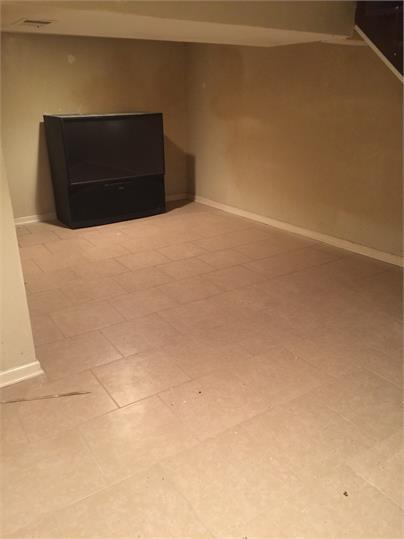 Building Photo - 8325 Elm Ave