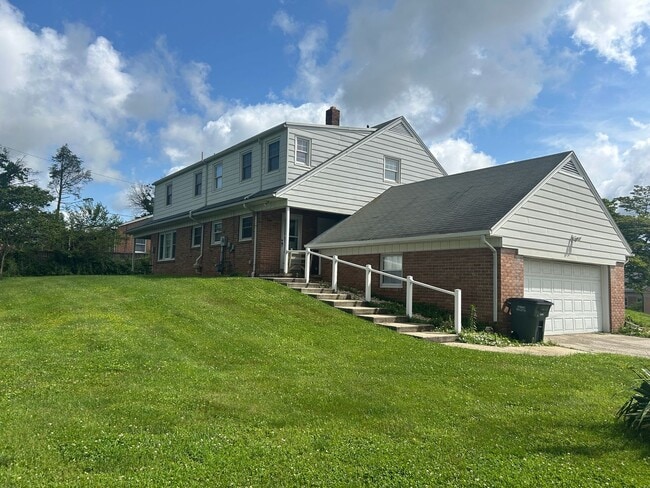 Building Photo - 1300 Chapel Dr