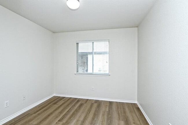 Building Photo - 2112 Mir Woods Dr