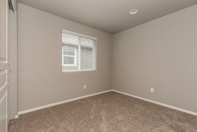 Building Photo - Beautiful 2 bedroom/1 bath home in Cottage Grove