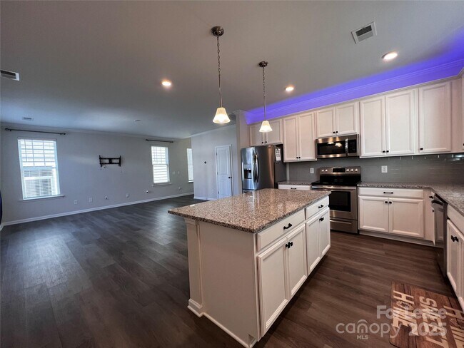 Building Photo - 108 Keats Aly